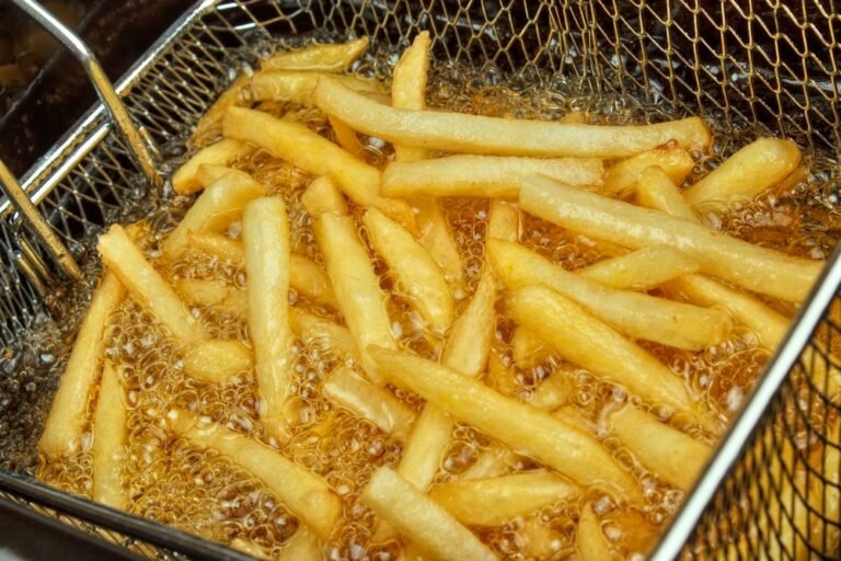 A Guide on How to Cook Chips in a Deep Fat Fryer