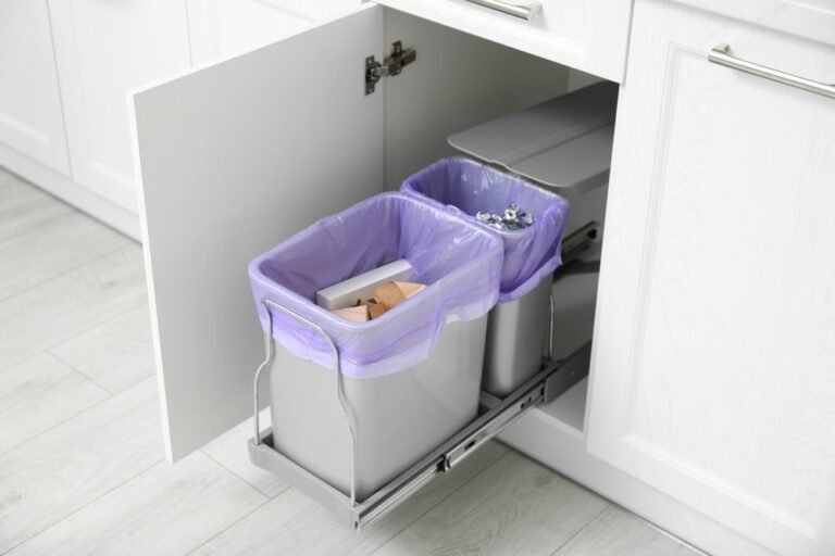 Helpful Tips on Where to Put a Bin in a Small Kitchen
