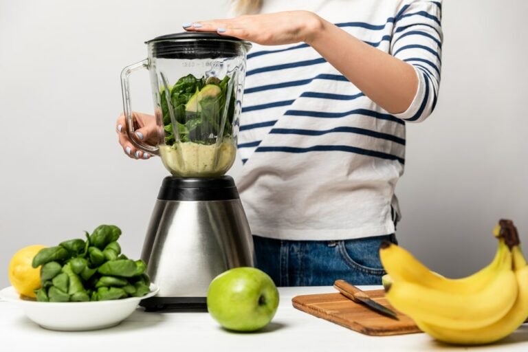 A Complete Guide on How to Use a Blender