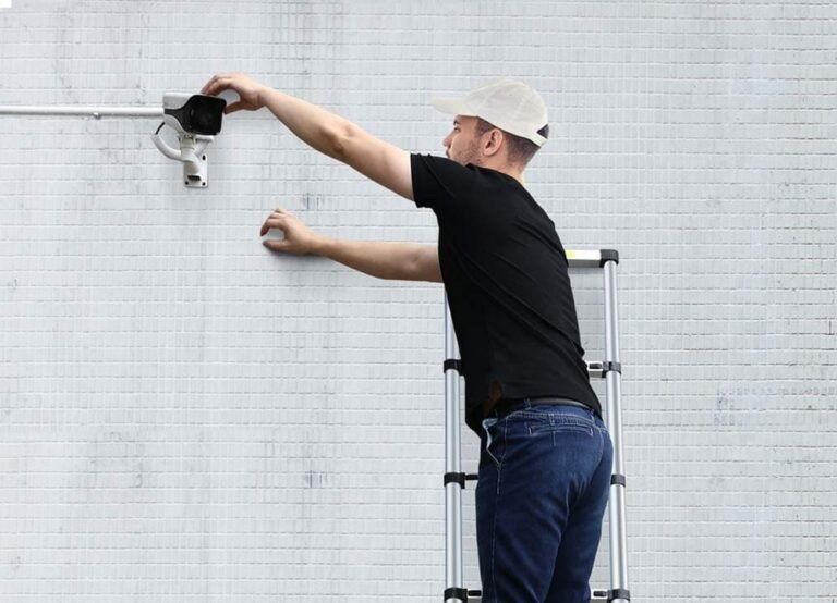 How to Use a Telescopic Ladder Easily and Safely