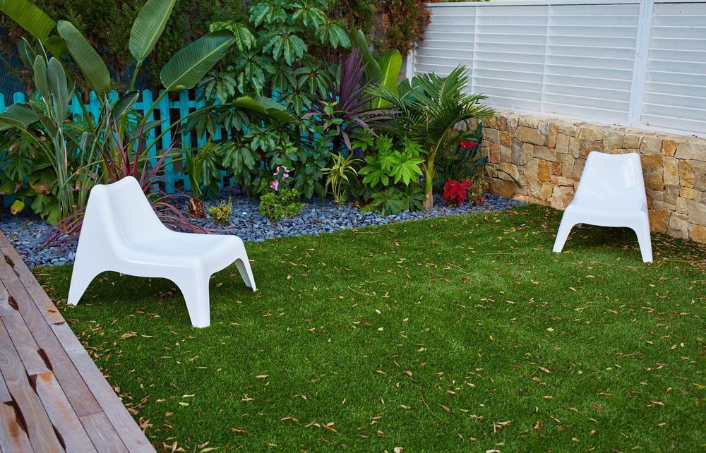 /wp-content/uploads/2021/03/how-to-clean-artificial-grass.jpg