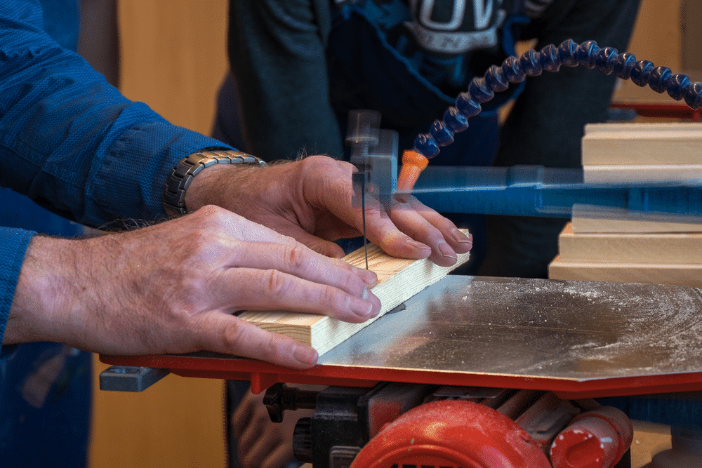 how to use a scroll saw