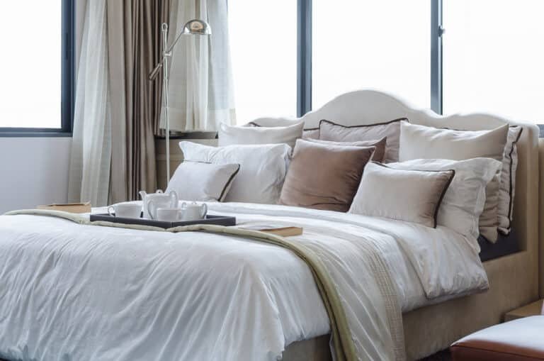 How to Arrange Pillows on a Bed in Different Ways